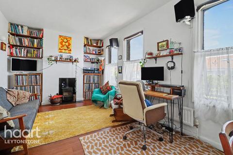 2 bedroom flat for sale, Lea Bridge Road, London