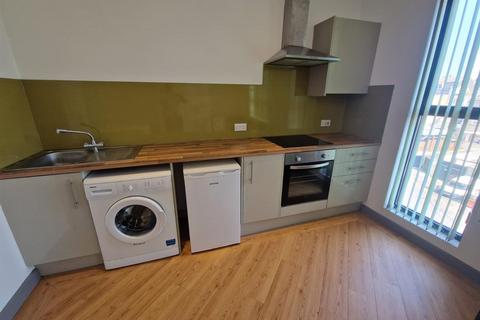 Studio to rent, Princess Way, Swansea