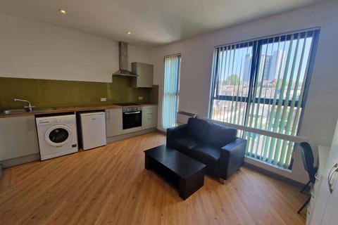Studio to rent, Princess Way, Swansea