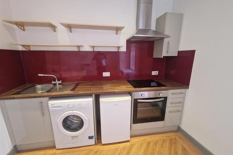 Studio to rent, Princess Way, Swansea