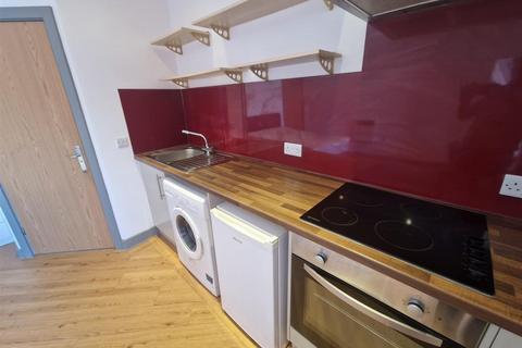 Studio to rent, Princess Way, Swansea