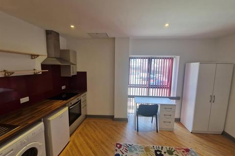 Studio to rent, Princess Way, Swansea