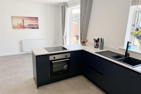 4 bedroom semi-detached house for sale, Stocks Bank Road, Mirfield WF14