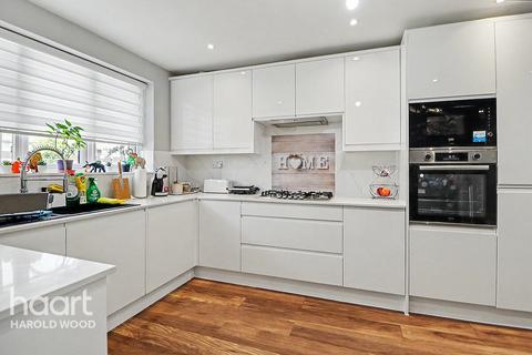 4 bedroom terraced house for sale, Hamilton Drive, Harold Wood