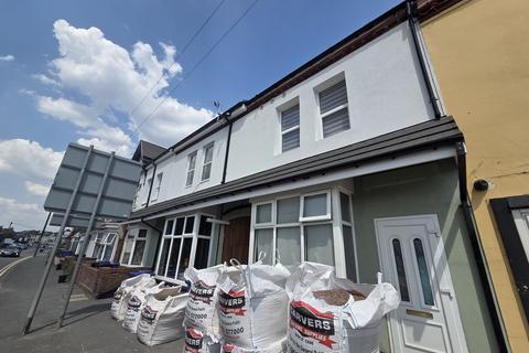 flat/apartment for rent in Cinder Bank, Dudley DY2