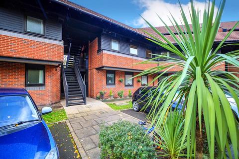 2 bed flat/apartment for rent in Hamnett Court, Birchwood, WA3