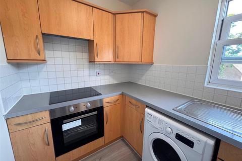2 bedroom house to rent, Camsell Court, Middlesbrough