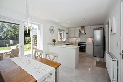4 bedroom detached house for sale, Cae'r Delyn, Oakdale, Blackwood