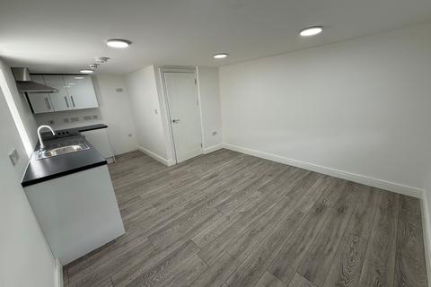 2 bedroom house to rent, Cannock Road, Wolverhampton, WV10