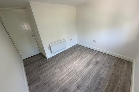 2 bedroom house to rent, Cannock Road, Wolverhampton, WV10