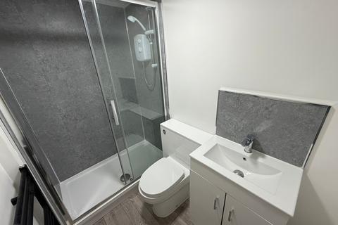 2 bedroom house to rent, Cannock Road, Wolverhampton, WV10