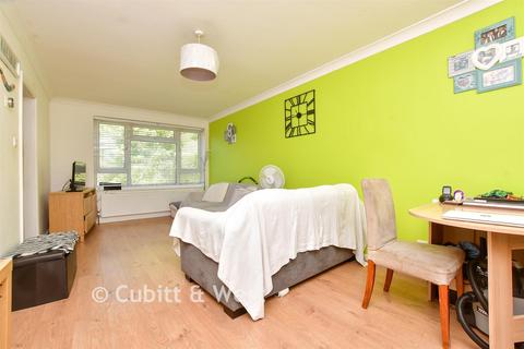 3 bedroom ground floor flat for sale, Tandridge Court, Caterham CR3
