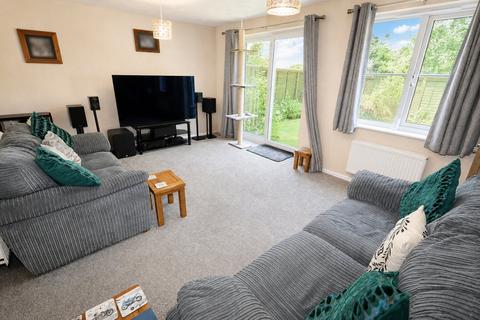 3 bedroom detached house for sale, Warwick Gardens, Thrapston, NN14