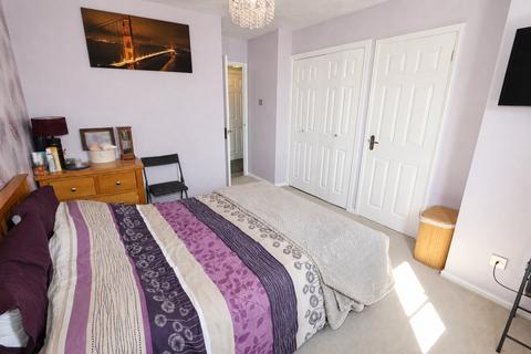3 bedroom detached house for sale, Warwick Gardens, Thrapston, NN14