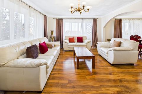 5 bedroom detached house to rent, Golden Close, West Cross, Swansea, SA3