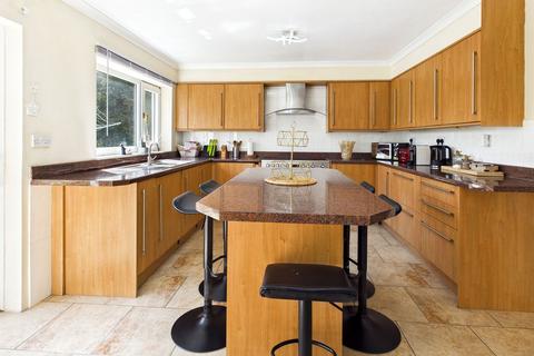 5 bedroom detached house to rent, Golden Close, West Cross, Swansea, SA3