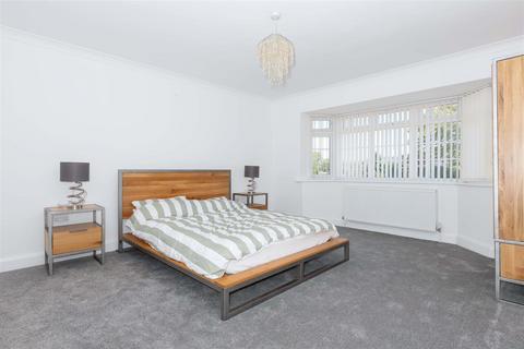 5 bedroom chalet for sale, Sandown Avenue, Goring-by-Sea