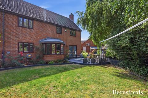 4 bedroom detached house for sale, Cypress Court, Dunmow, CM6