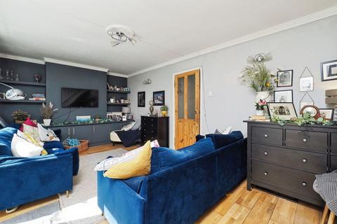 4 bedroom semi-detached house for sale, Valley Road, Nottingham NG12