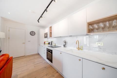 2 bedroom flat for sale, Ashley Road, Epsom, KT18