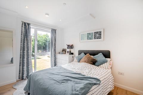 2 bedroom flat for sale, Ashley Road, Epsom, KT18