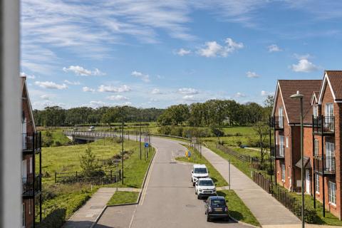 2 bedroom flat for sale, Hoadley Road, Horley RH6