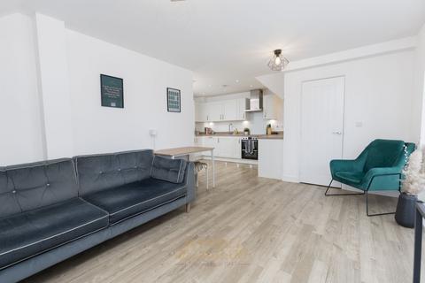 2 bedroom flat for sale, Hoadley Road, Horley RH6