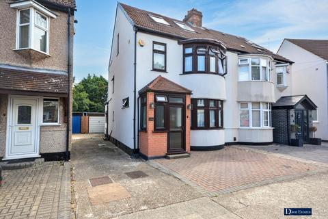 Cambridge Avenue, Gidea Park, Romford, RM2