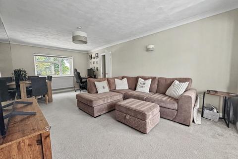 2 bedroom flat for sale, Ferndown