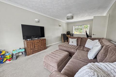 2 bedroom flat for sale, Ferndown
