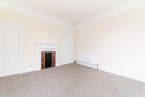 3 bedroom flat to rent, High Street Perth