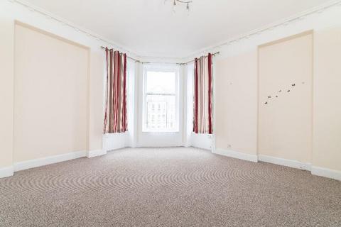 3 bedroom flat to rent, High Street Perth