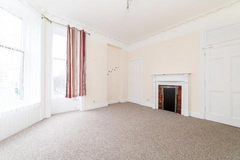3 bedroom flat to rent, High Street Perth