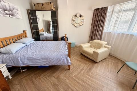 2 bedroom flat to rent, St. Michaels Road, BOURNEMOUTH