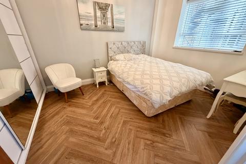 2 bedroom flat to rent, St. Michaels Road, BOURNEMOUTH