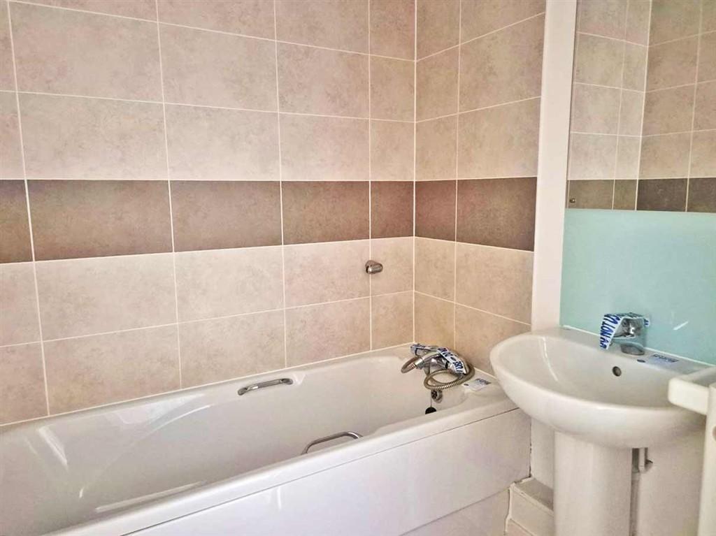 Apartment in Southampton - View 3