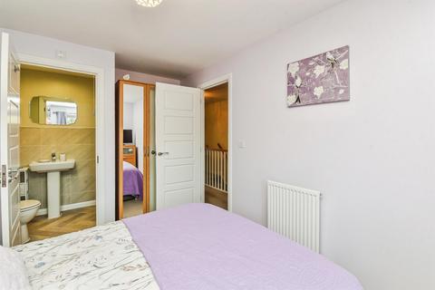 3 bedroom end of terrace house for sale, Walnut Drive, Chippenham