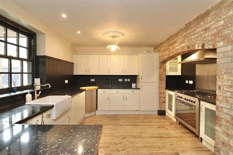 3 bedroom end of terrace house for sale, Buck Inn Yard, Pocklington