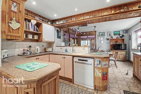 5 bedroom semi-detached house for sale, Crescent Road, Whittlesey