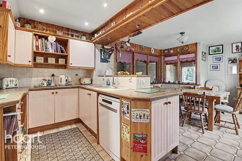 5 bedroom semi-detached house for sale, Crescent Road, Whittlesey