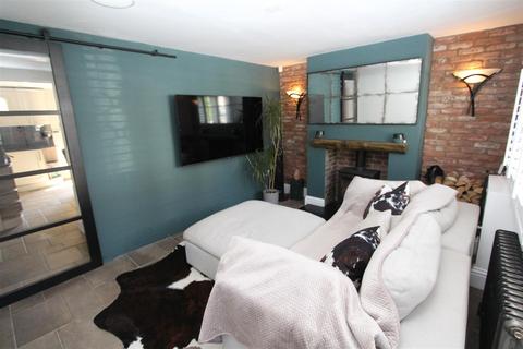 3 bedroom cottage for sale, Church Road, Lymm