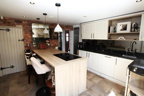 3 bedroom cottage for sale, Church Road, Lymm
