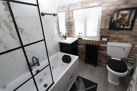 3 bedroom cottage for sale, Church Road, Lymm