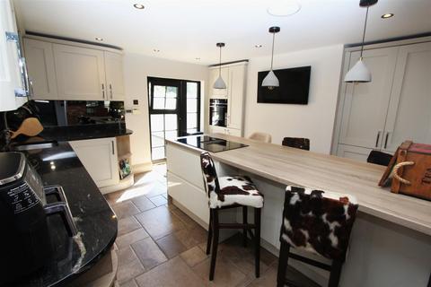 3 bedroom cottage for sale, Church Road, Lymm