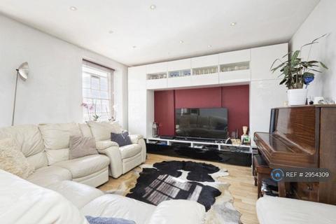 4 bedroom flat to rent, Levita House, London, NW1