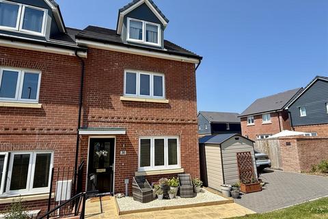 3 bedroom end of terrace house for sale, Ffordd Brynderi, Carway, Kidwelly