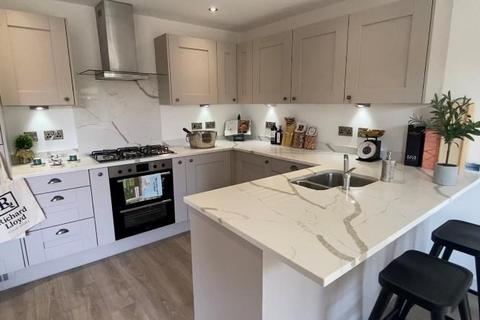 4 bedroom semi-detached house for sale, Uplands, Glossop