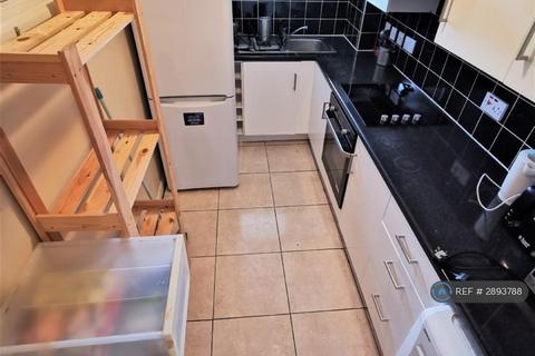 3 bedroom flat to rent, Phoenix Court, London, NW1