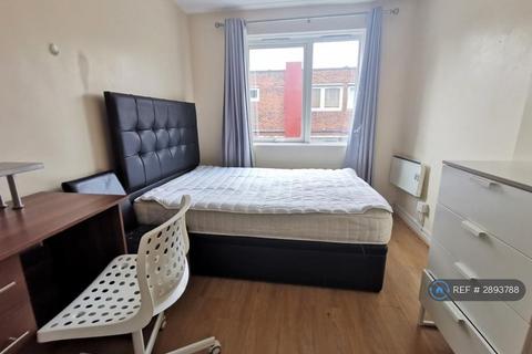 3 bedroom flat to rent, Phoenix Court, London, NW1