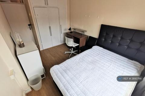 3 bedroom flat to rent, Phoenix Court, London, NW1